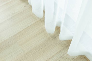 Beyaz perde pencere. İç Dekorasyon