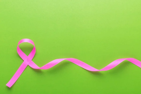 Breast Cancer concept : Pink ribbon symbol of breast cancer on g — Stock Photo, Image