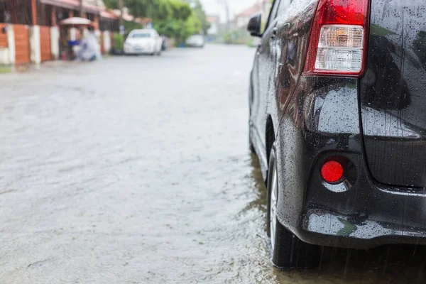 Car parking on the street of village while raining and show leve — Stock Photo, Image