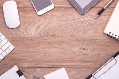 Ofis donanımı, fare, klavye, akıllı telefon, tablet, kağıt değil