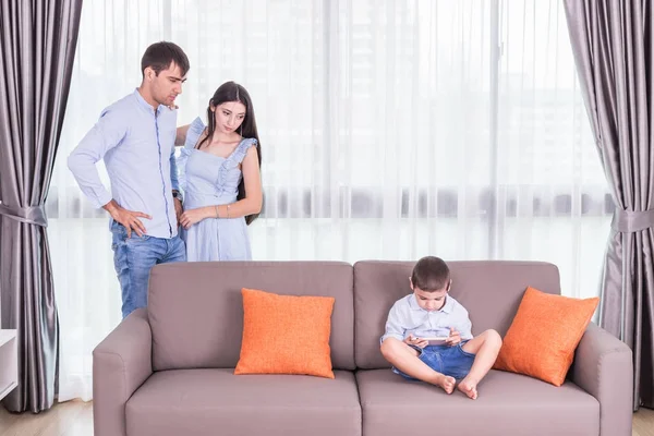 Caucasian family in status of serious. Father and mother looking — Stock Photo, Image