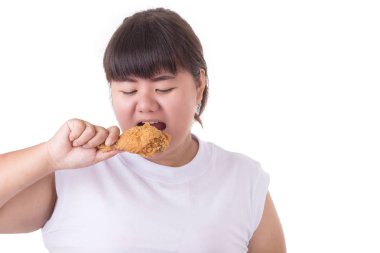 Holding ve kızarmış tavuk WHI üzerinde izole yemek şişman Asyalı kadın