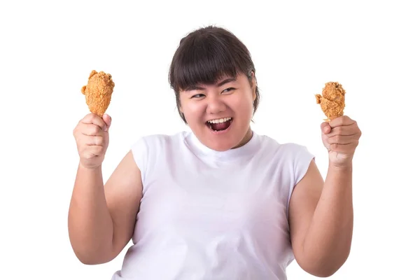 Wanita asia gemuk memegang dan makan ayam goreng terisolasi pada whi — Stok Foto