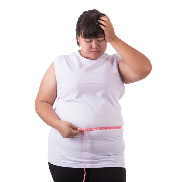 Gorda asiática mujer usar blanco camiseta y comprobar su cuerpo tamaño wi — Foto de Stock