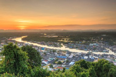 Pak Nam Chumphon. Oda arkadaşı Khao (tepe) Matsee bakış açısı görünümünden