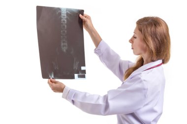 Holding ve siyah X-Ray kontrol güzel beyaz doktor 