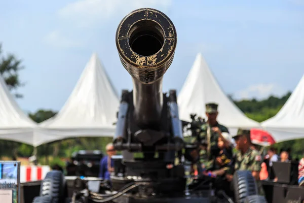 Green cannon of Thai army showing in Children day in Phuket, Tha — Stock Photo, Image