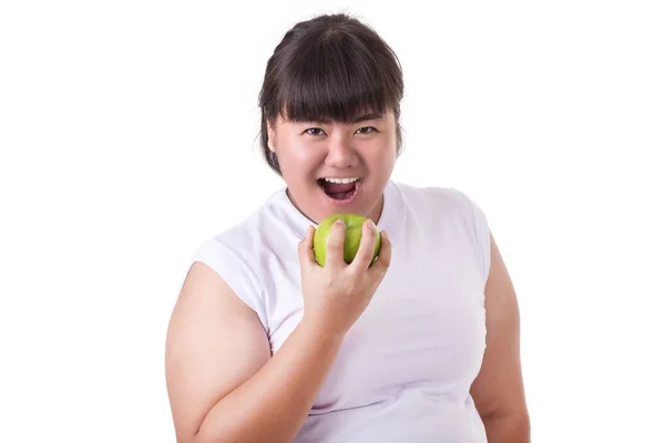 胖亚裔妇女穿白色 t恤和吃绿色苹果 iso — 图库照片