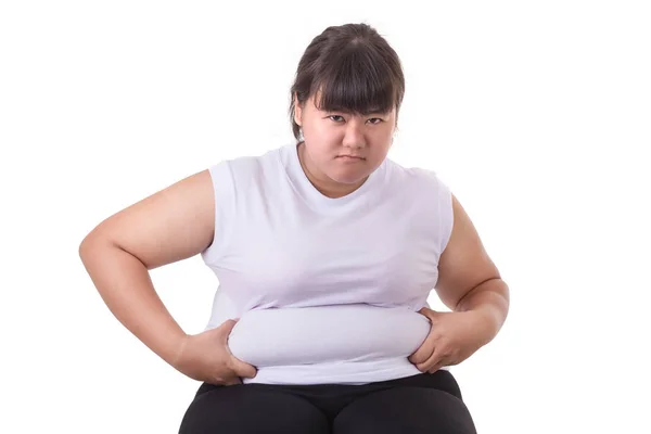 Dikke Aziatische vrouw dragen witte t-shirt bezorgd over haar lichaamsgrootte — Stockfoto