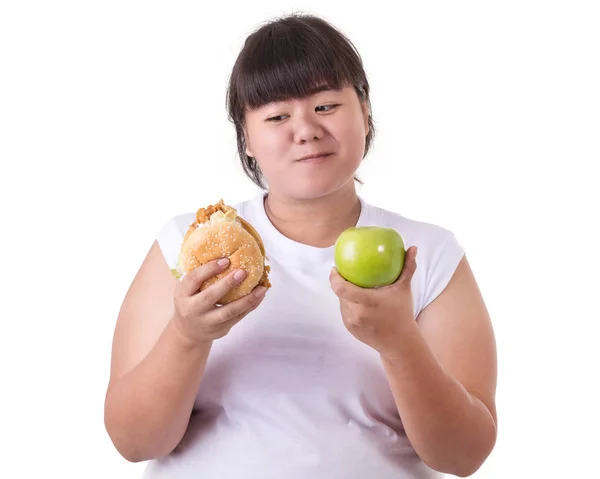 Gorda asiática mujer vistiendo blanco camiseta y la elección de comer frito — Foto de Stock