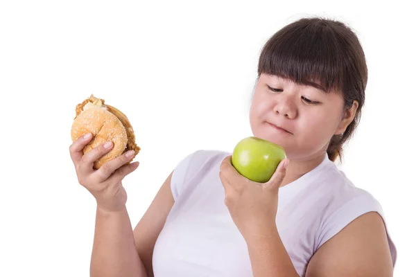 肥胖亚裔妇女佩带白色 t-shirt 和选择吃油炸 — 图库照片