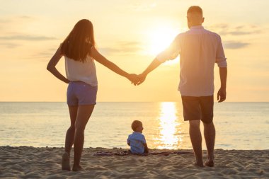 Aile Plajı kavramı, siting ve sa holding beyaz çocuk