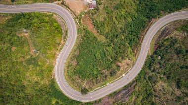 İli: Phetchabun, Thailand tepede asfalt yol. Aeria