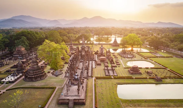 Исторический парк Сукхотай в провинции Сукхотай на севере Таиланда — стоковое фото
