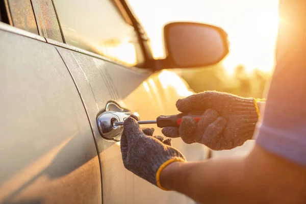 Car technician wearing white gloves and using screwdriver to fix — Stock Photo, Image