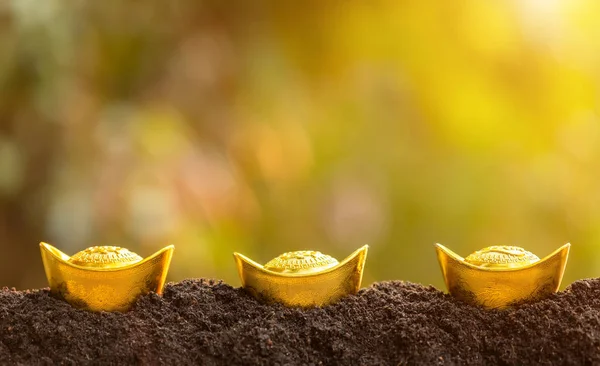 Lingotes de oro para la decoración del año nuevo chino en la parte superior del suelo — Foto de Stock