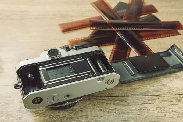 Filmlook Der Vintage Kamera Mit Unscharfem Filmstreifenhintergrund — Stockfoto