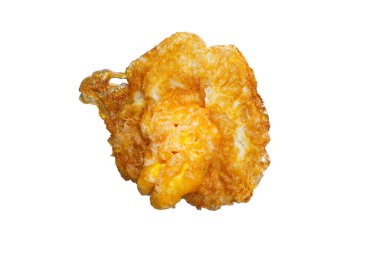 Beyaz arka planda izole edilmiş kızarmış yumurta..