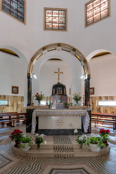 İsrail 'de Celile Denizi üzerindeki Güzellikler Kilisesi.