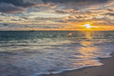Atlantik üzerinde gün doğumu