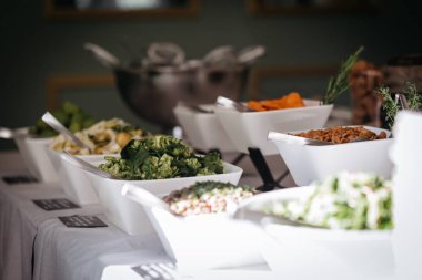 Düğün ünlüleri resepsiyon yemeği