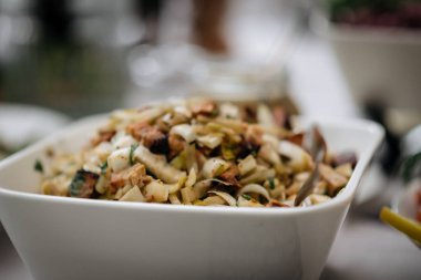 Düğün ünlüleri resepsiyon yemeği