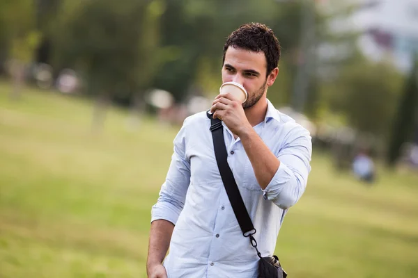 Businessman  drinking coffee — Stock Photo, Image