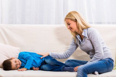 Anne ve oğlu birlikte vakit