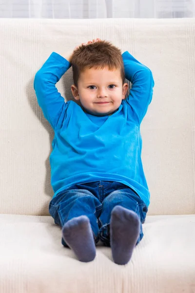 Портрет милого маленького хлопчика — стокове фото