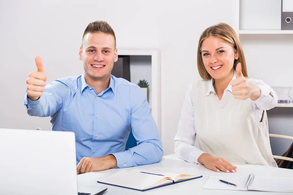 Businesswoman and businessman and showing thumbs up — Stock Photo, Image