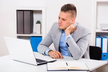 boyun ağrısı iş başında