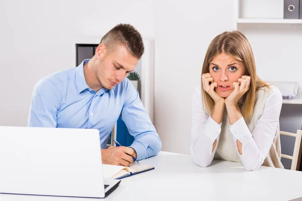 La entrevista de trabajo no salió bien. — Foto de Stock