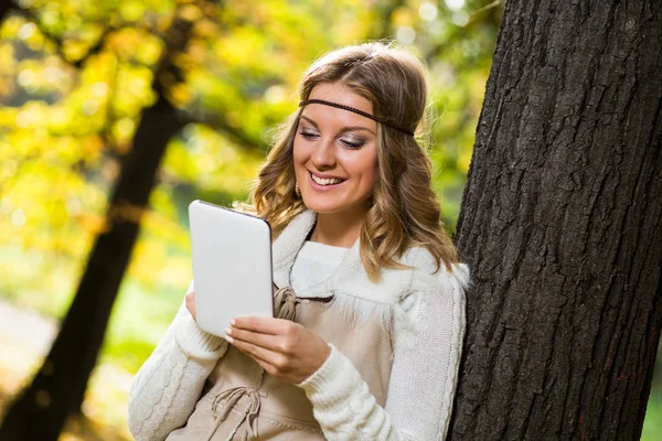 Boho girl  using digital tablet in the park — Stock Photo, Image