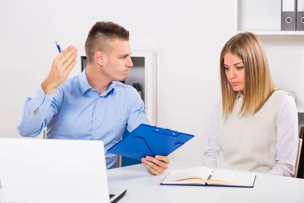 Trakasserier på arbetsplatsen — Stockfoto