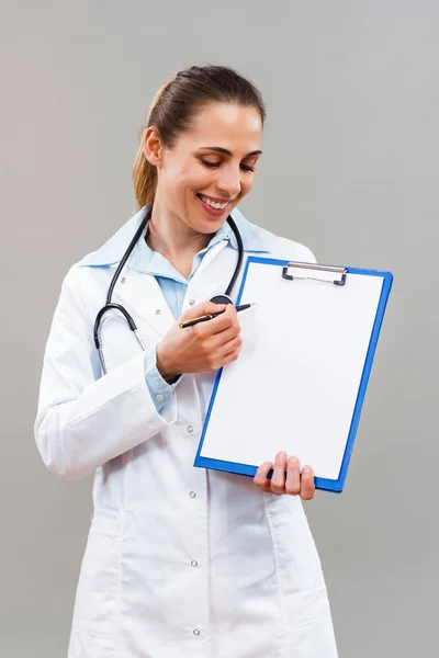 Female doctor holding clipboard — Stock Photo, Image