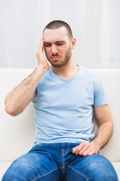 Män med huvudvärk — Stockfoto