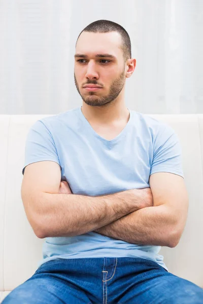 Kızgın bir adamın portresi — Stok fotoğraf