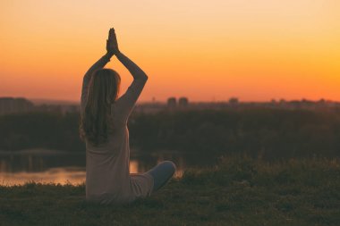 Kadın açık meditasyon