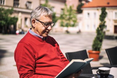 Komuta sizde okuma kitabı Bar