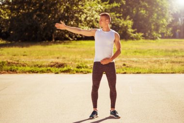 Yakışıklı adam pratik