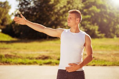 Yakışıklı adam pratik