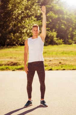 Yakışıklı adam pratik