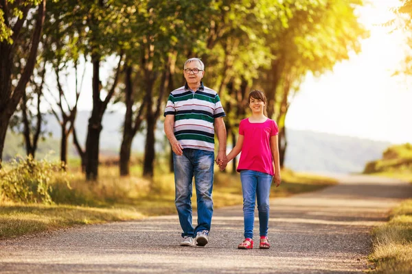 Grandfather and granddaughter spending time in nature — Stock Photo, Image