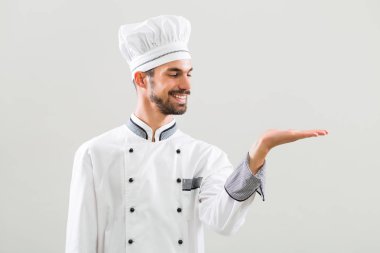 Gülümseyen ve mimik Şef 