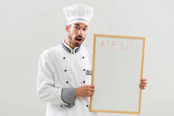 Opgewonden chef-kok met whiteboard — Stockfoto