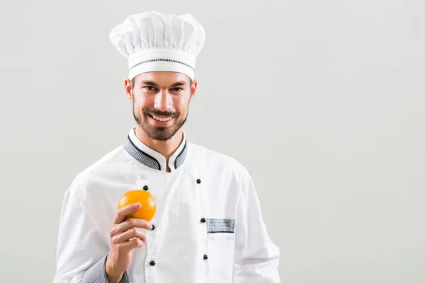 Chef mostrando naranja — Foto de Stock