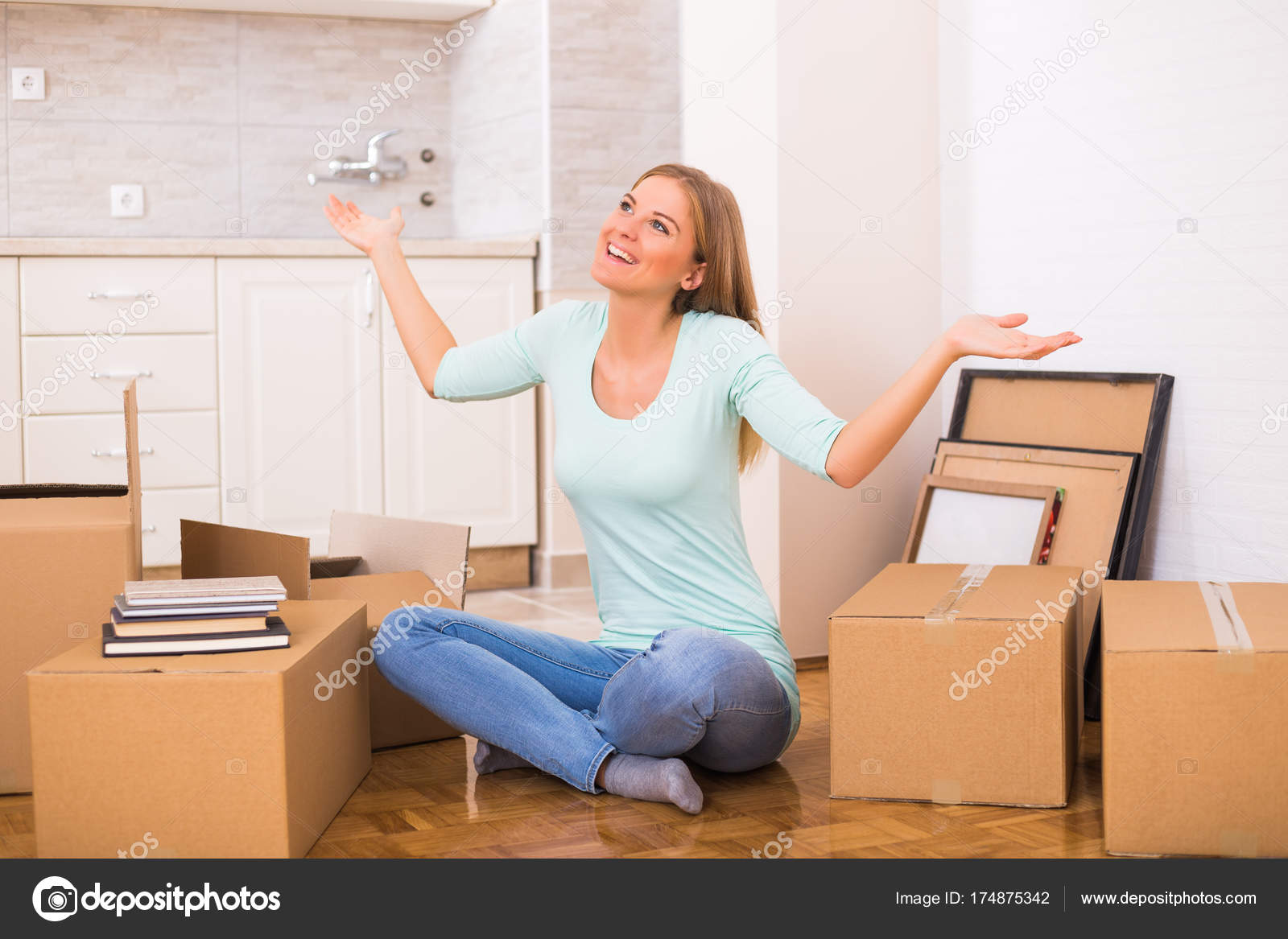 https://st3.depositphotos.com/3078691/17487/i/1600/depositphotos_174875342-stock-photo-happy-woman-moving-new-apartment.jpg