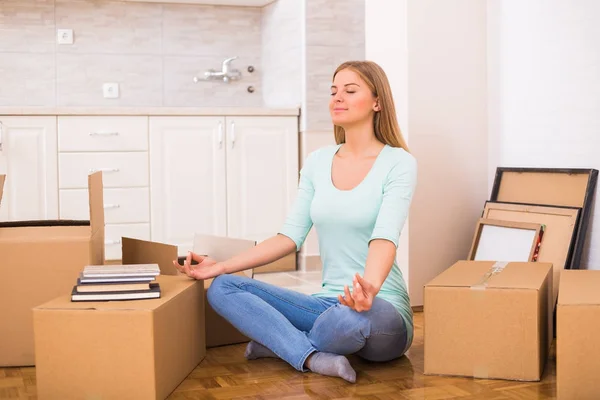 Beautiful Woman Resting Meditating While Moving Her New Apartment — Stock Photo, Image