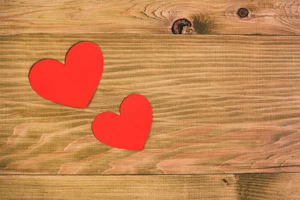 Twee Harten Houten Tafel Afbeelding Opzettelijk Afgezwakt — Stockfoto