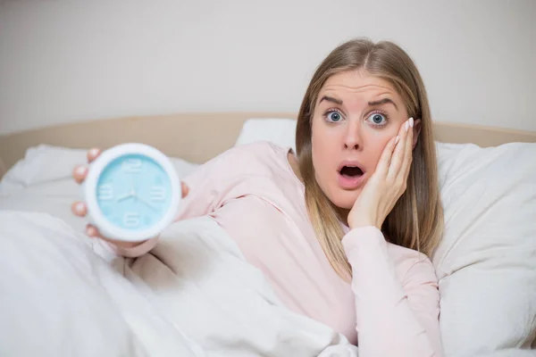 Terrified Woman Holding Alarm Clock — Stock Photo, Image